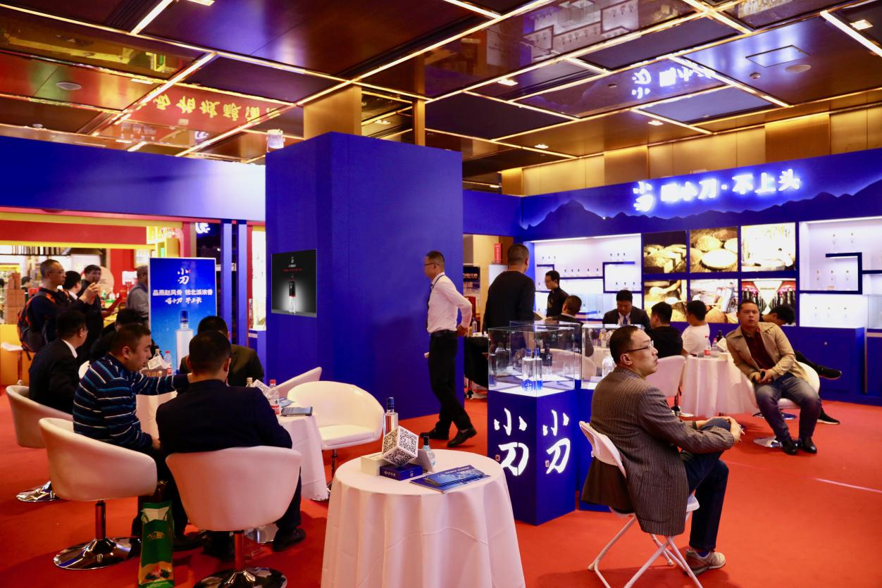 近千家经销商齐聚小刀酒展厅 携手小刀酒共建“北派浓香”行业生态